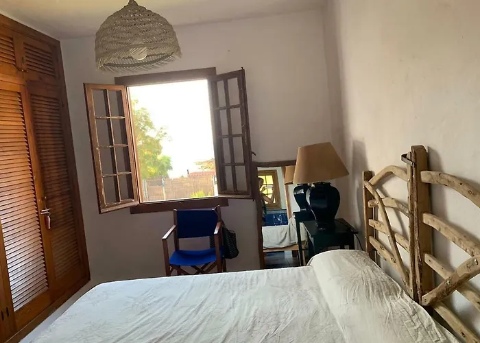 Casa con jardin ,vistas al mar y atardecer en Playas de Fornells